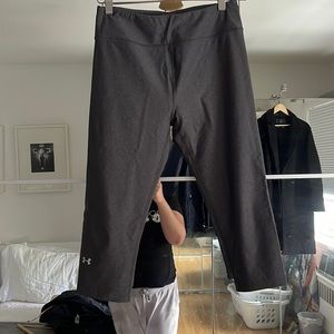 Used Under Armour 3/4 Compression Leggings